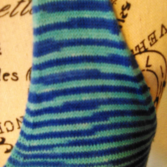 NEW Knit crop halter - Picture 2 of 4